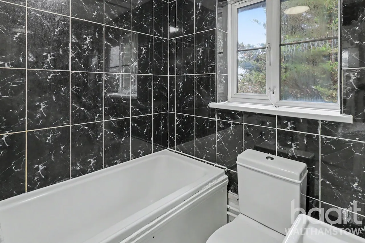 Yunus Khan Close, London, E17, photo 8