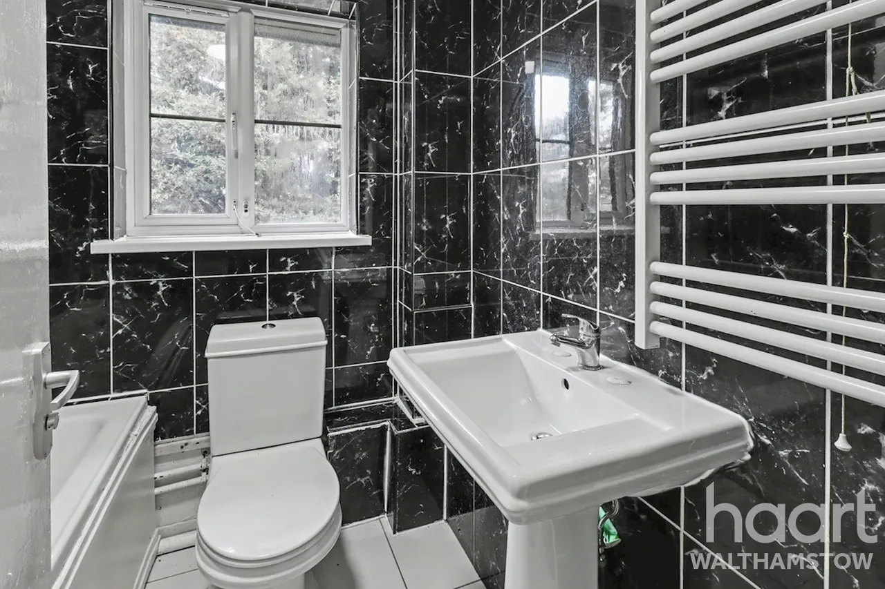 Yunus Khan Close, London, E17, photo 7
