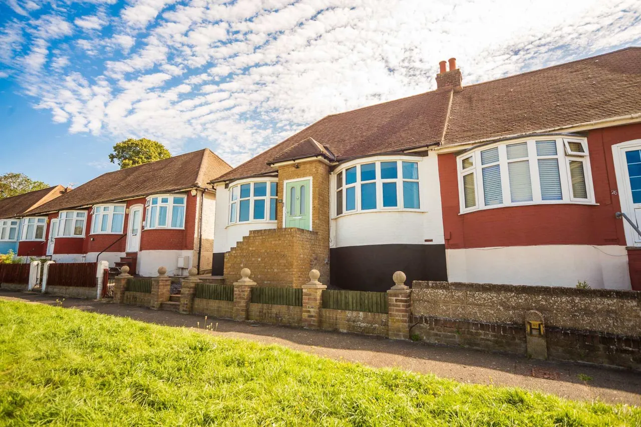 Delce Road, Rochester, Kent, ME1 2ET, photo 2