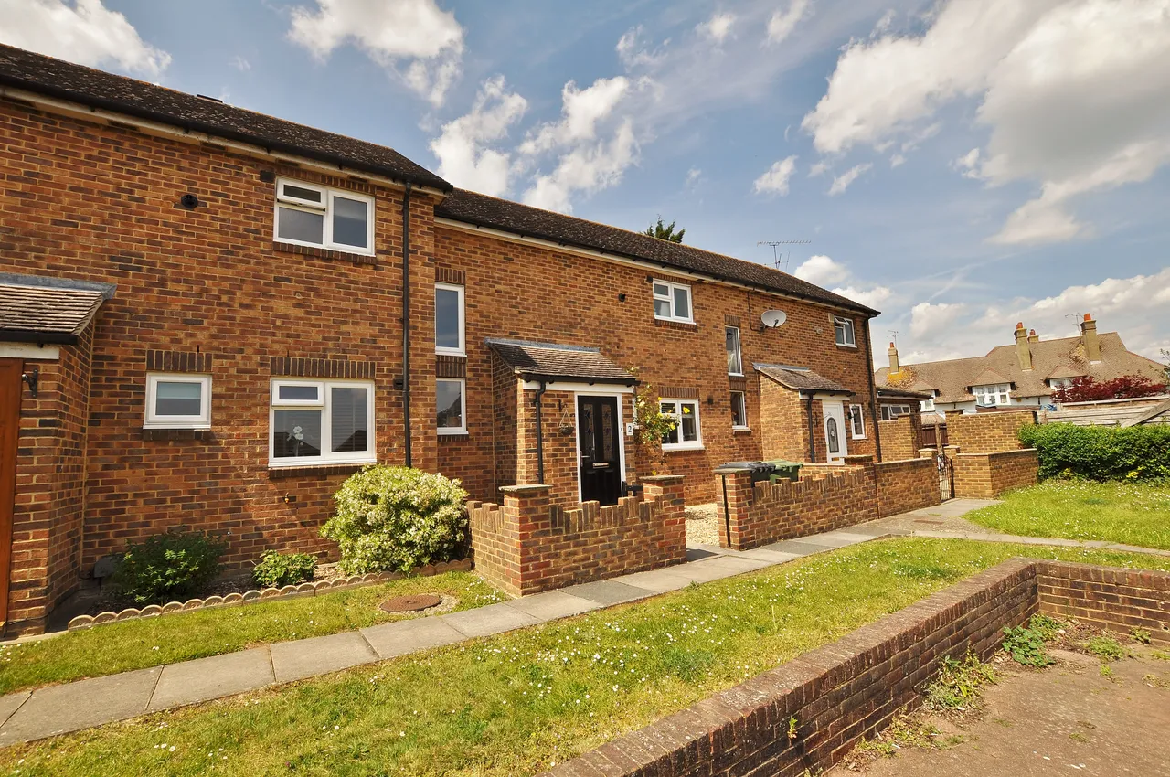 2 bed house to rent, Emmanuel Close, Guildford, GU2