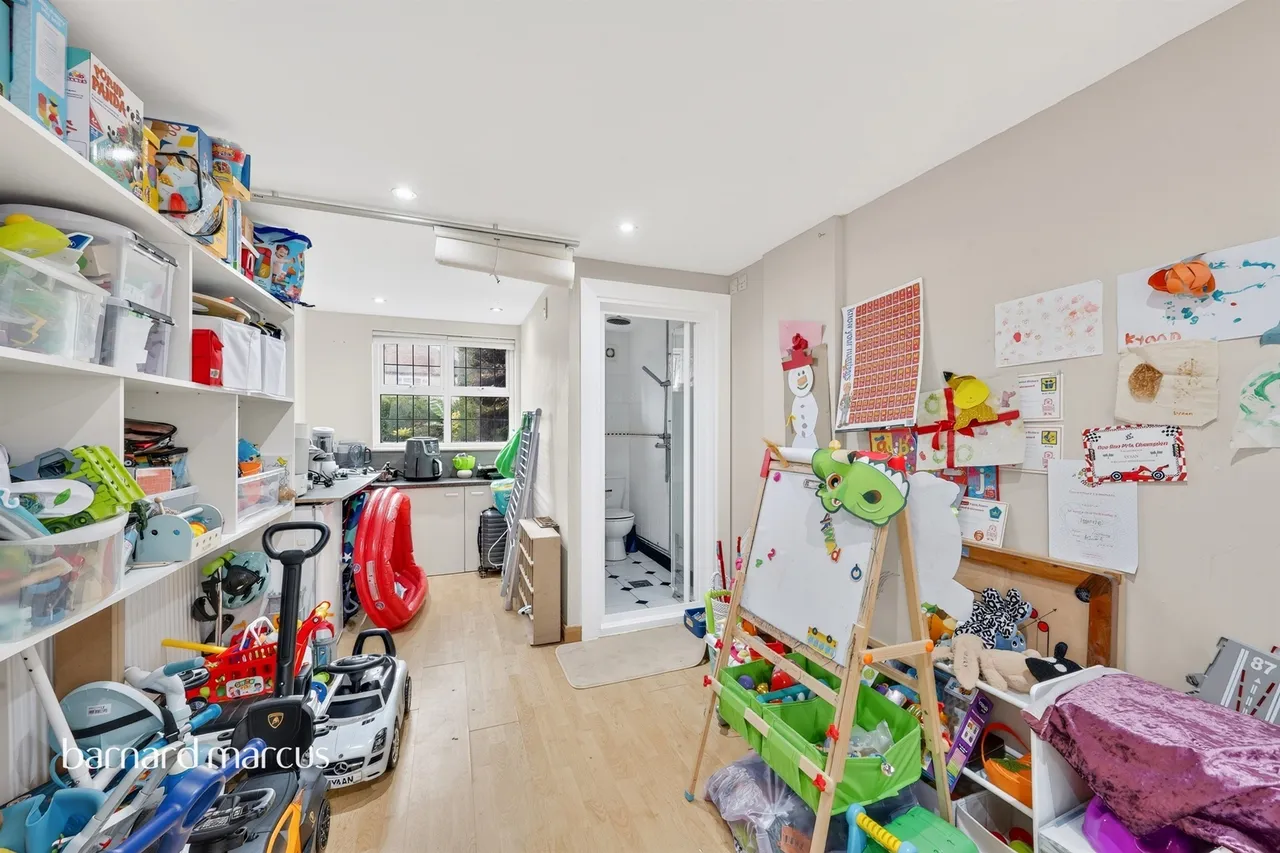 Holmsley Close, New Malden, KT3, photo 11