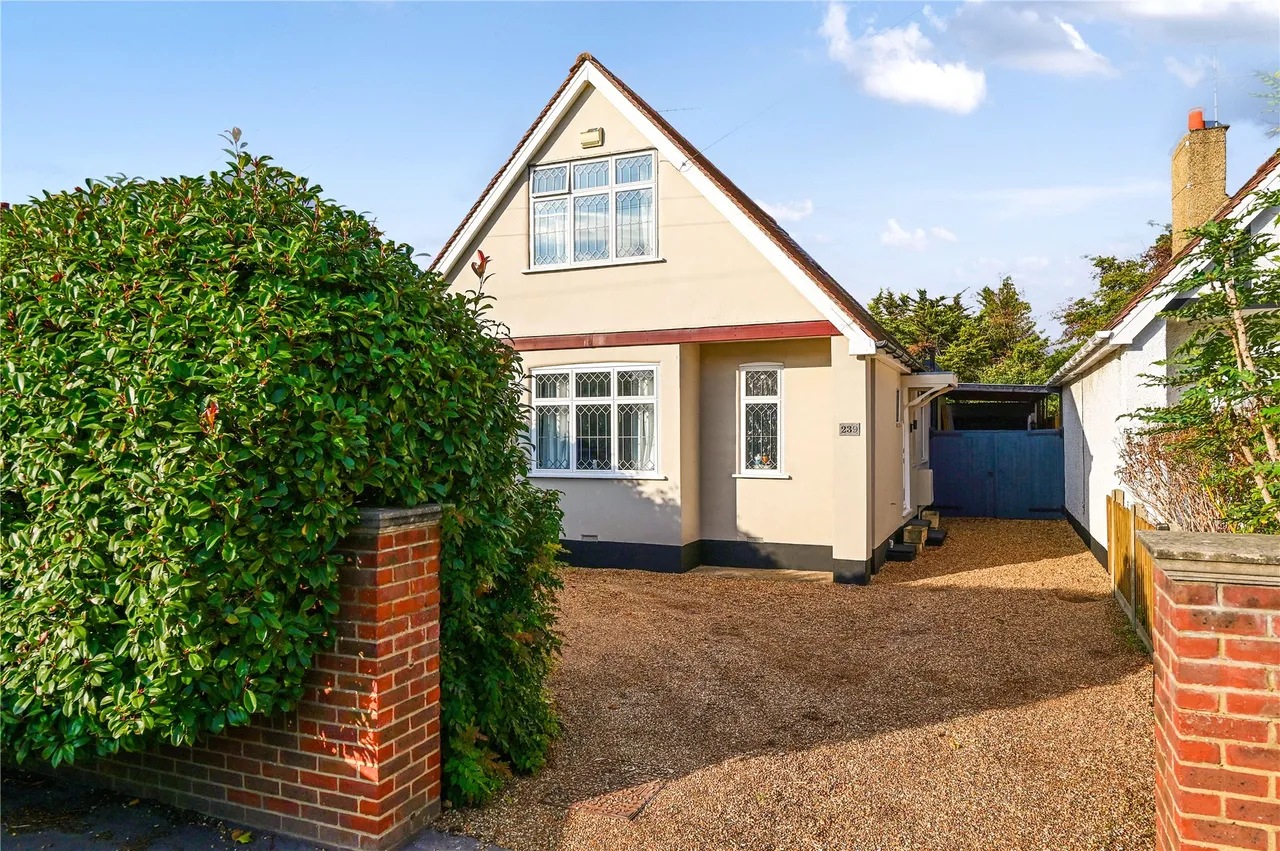 4 bed house for sale, Kingston Road, Staines, TW18