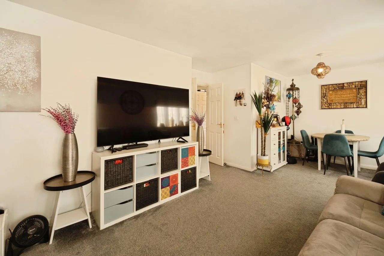 Friars Close, Ilford, IG1, photo 5