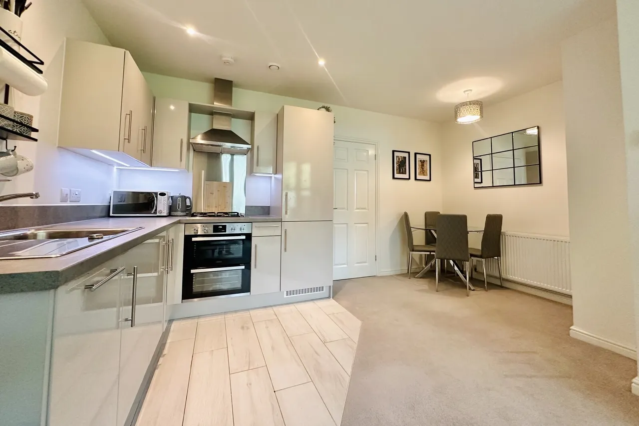 Minley Road, Fleet, Hampshire, GU51 2AE, photo 3