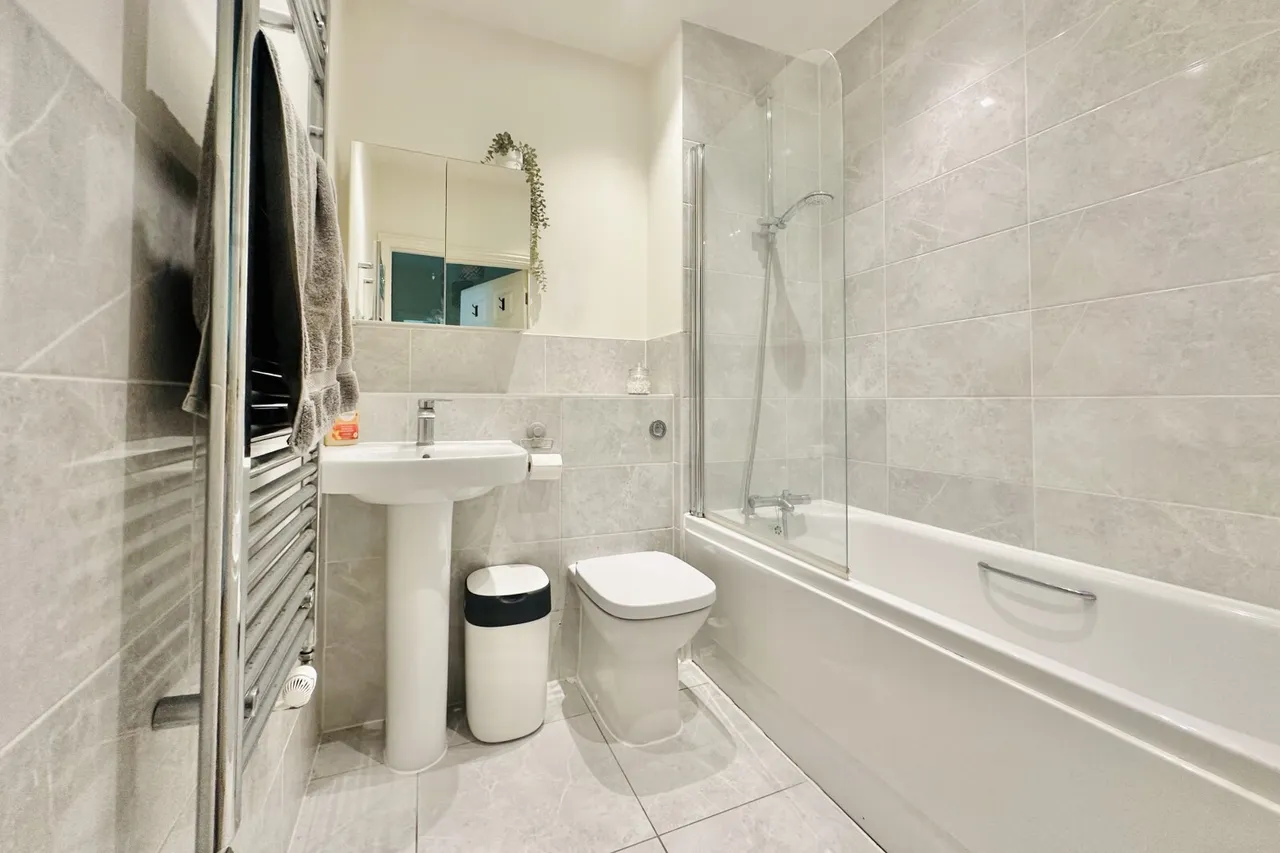 Minley Road, Fleet, Hampshire, GU51 2AE, photo 5