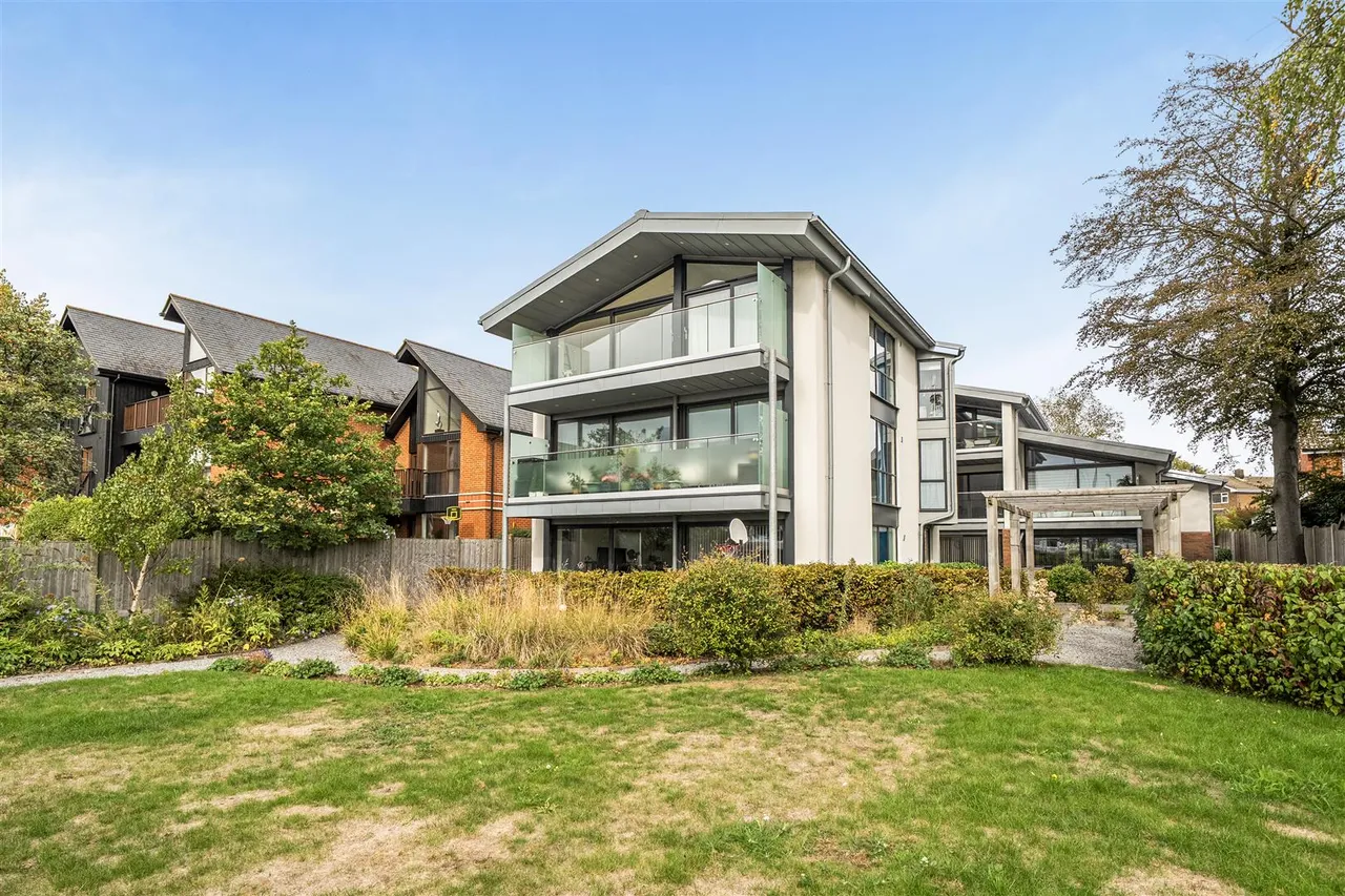 2 bed flat for sale, Old Swanwick Lane, Lower Swanwick
