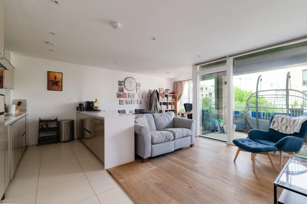 2 bed flat for sale — 14 Peartree Way, London, SE10