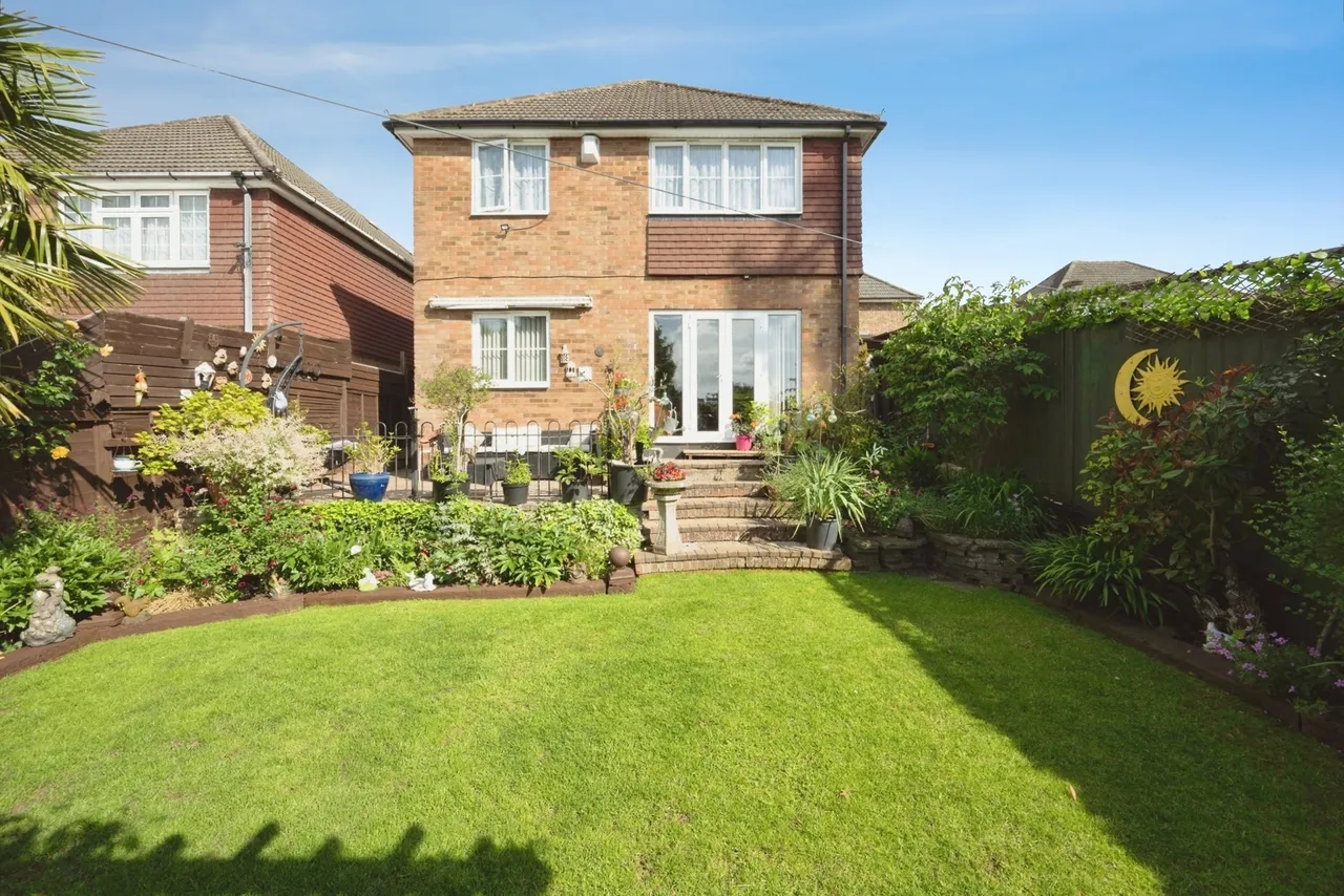 Sutherland Place, Luton, Bedfordshire, LU1, photo 17