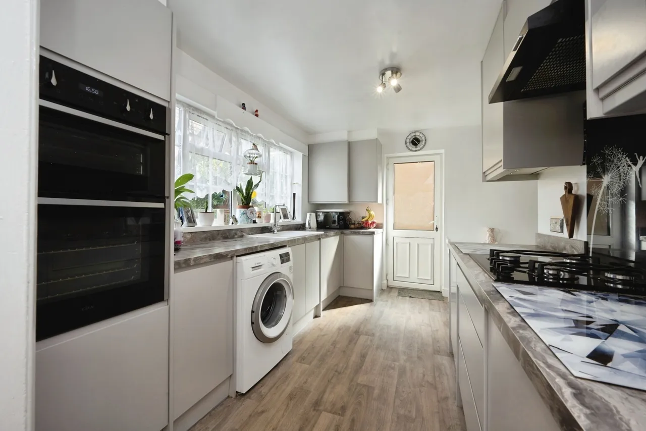 Sutherland Place, Luton, Bedfordshire, LU1, photo 6