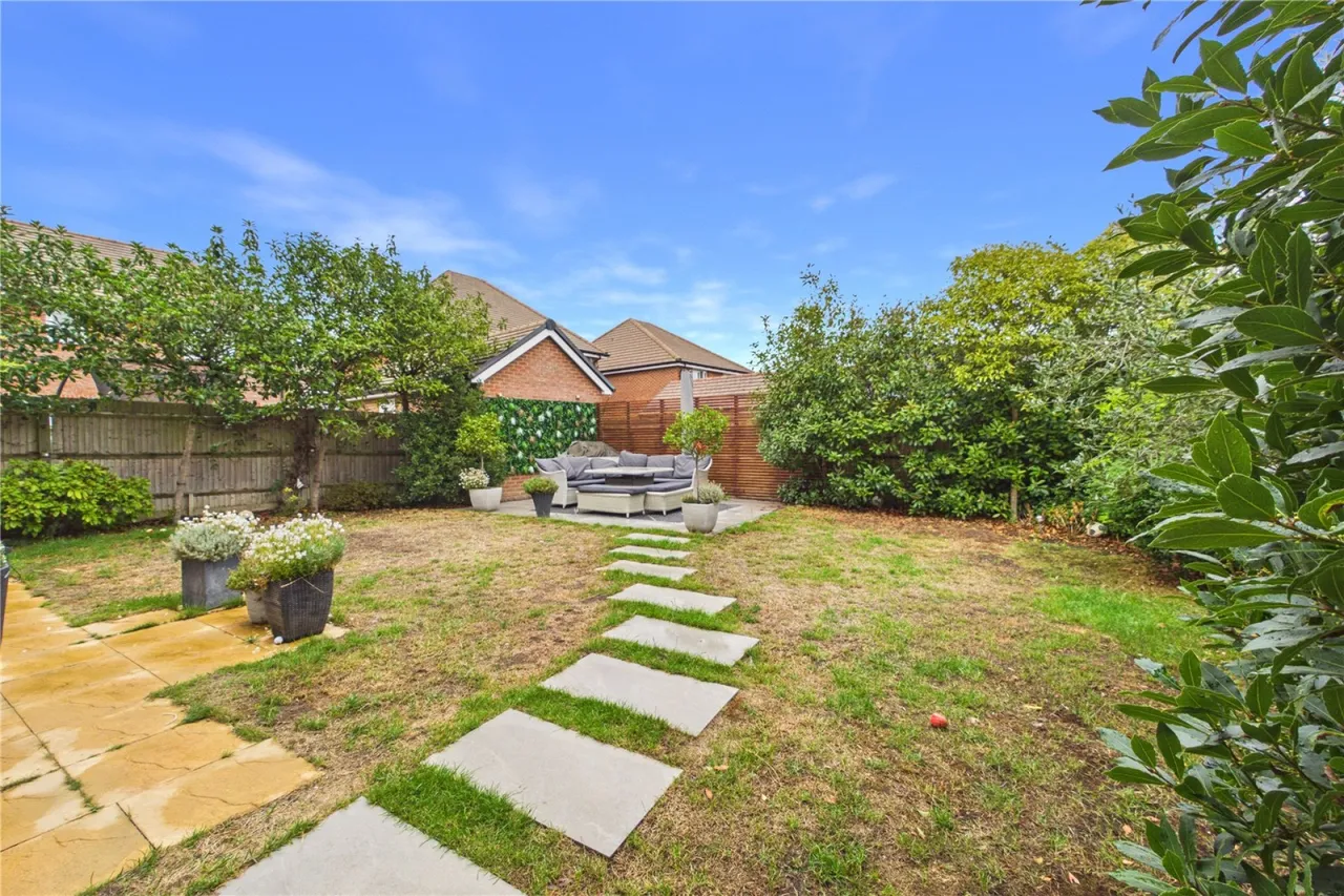 Cook Grove, Spencers Wood, RG7, photo 12