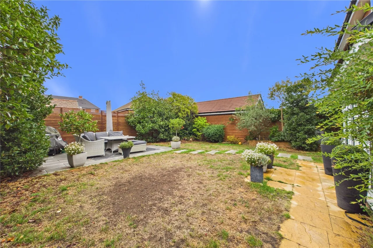 Cook Grove, Spencers Wood, RG7, photo 14