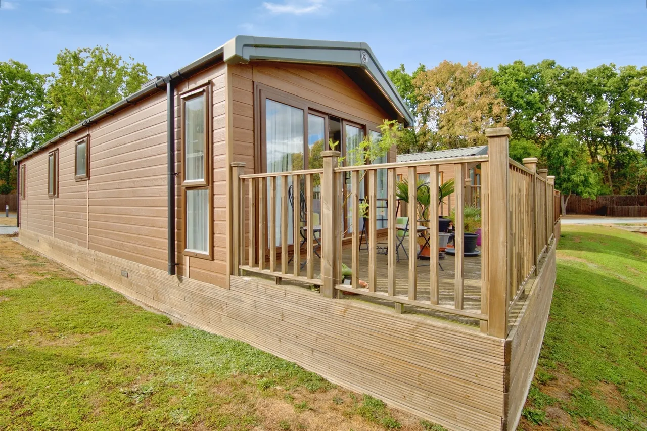 2 bed park home for sale — Cymbeline Way, Colchester