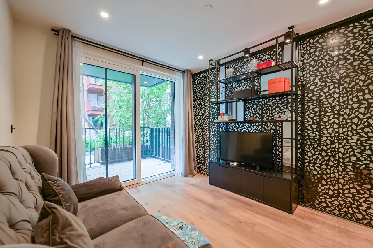 Flat 104, Curlew House, London, photo 8