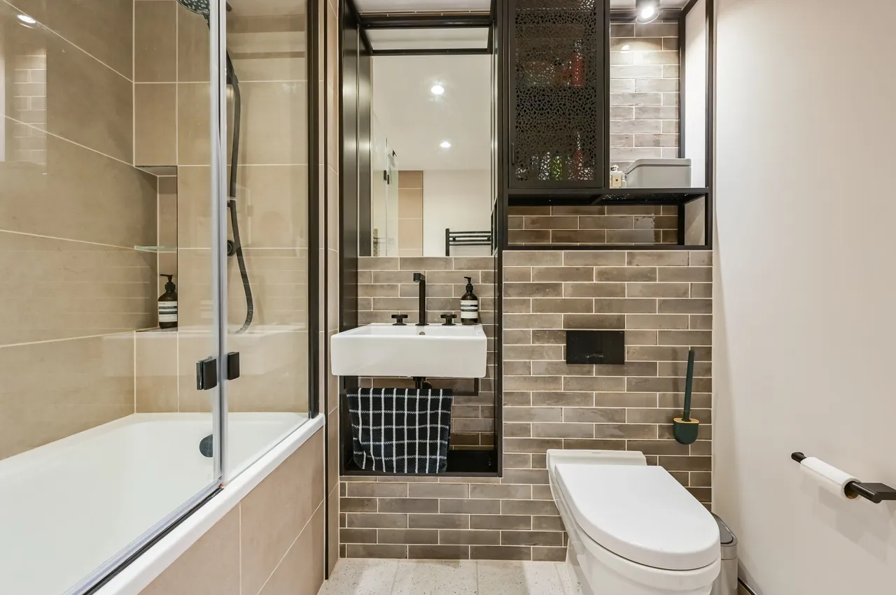 Flat 104, Curlew House, London, photo 7