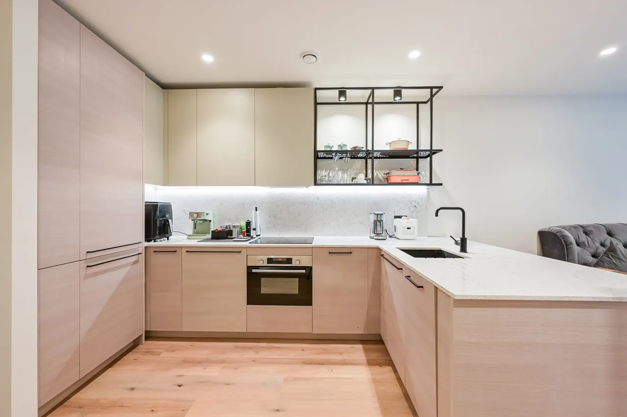 Flat 104, Curlew House, London, photo 5