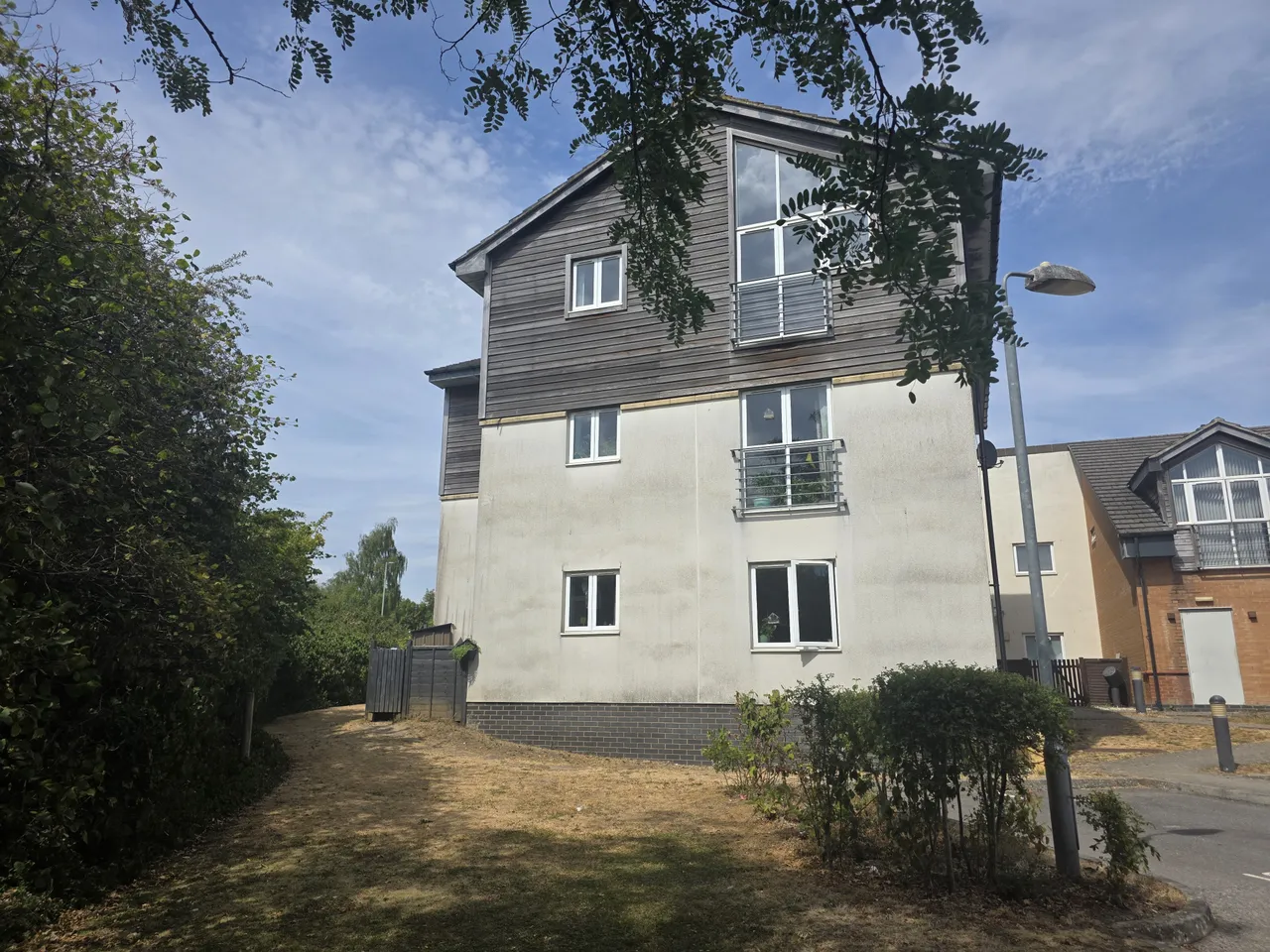 2 bed flat to rent — HILPERTON, TROWBRIDGE