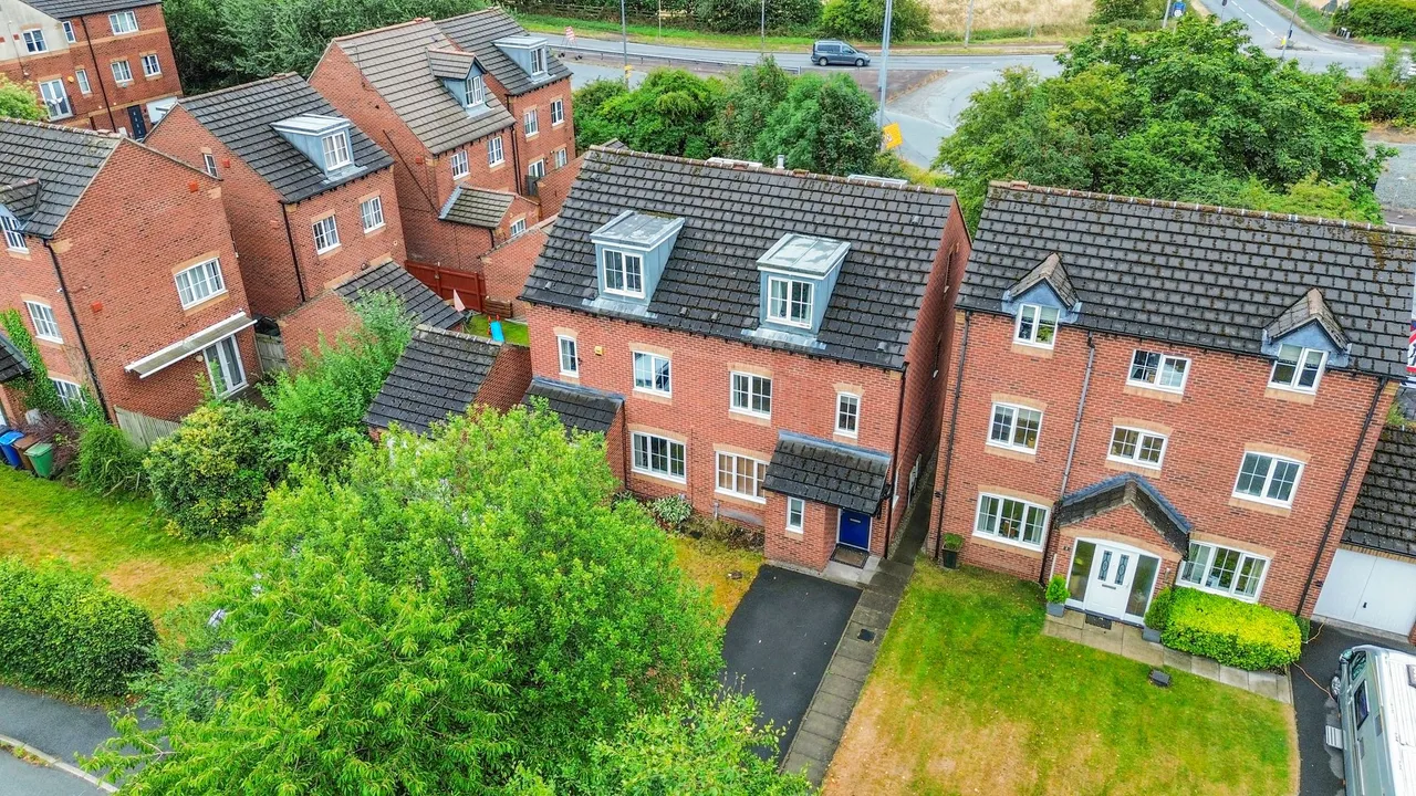 4 bed house for sale — Summercroft Close, Golborne, Warrington, WA3 3WL