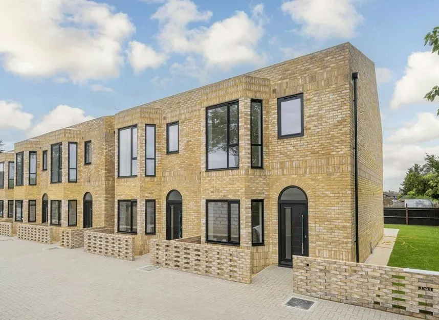 Bedfont Lane, Feltham, TW14, photo 2