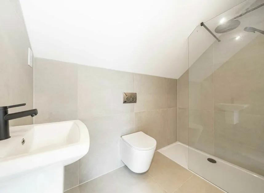 Bedfont Lane, Feltham, TW14, photo 4