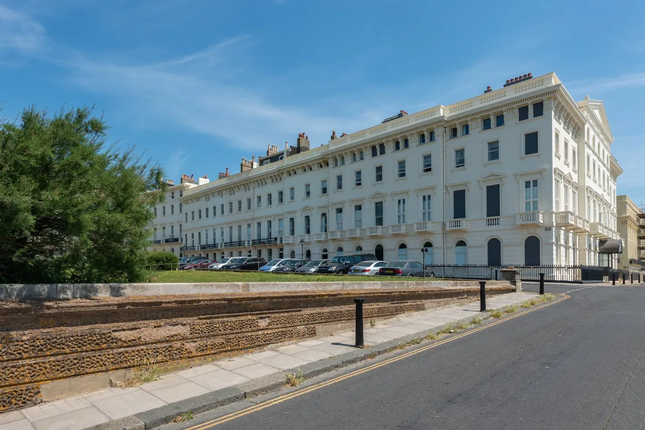 3 bed flat for sale, Adelaide Crescent, Hove, BN3