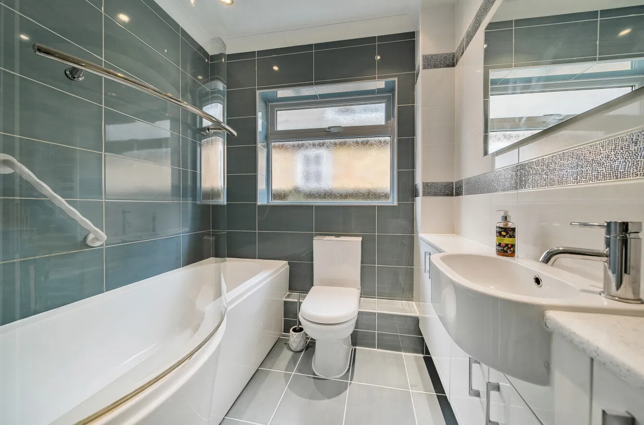 Revesby Close, West End, Woking, Surrey, GU24 9NT, photo 7