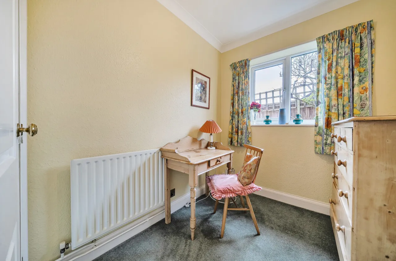 Revesby Close, West End, Woking, Surrey, GU24 9NT, photo 10