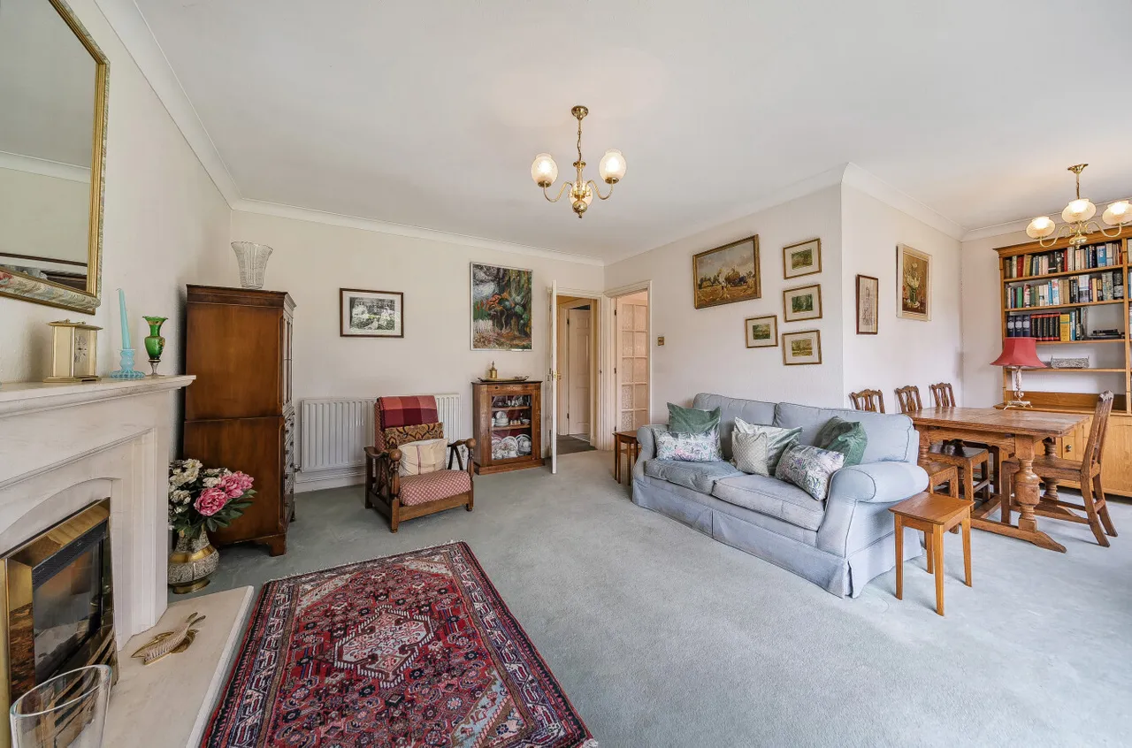Revesby Close, West End, Woking, Surrey, GU24 9NT, photo 3