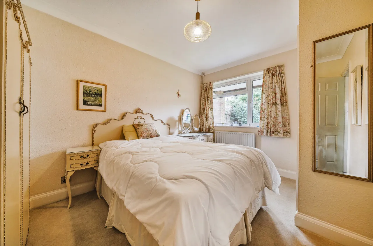 Revesby Close, West End, Woking, Surrey, GU24 9NT, photo 5