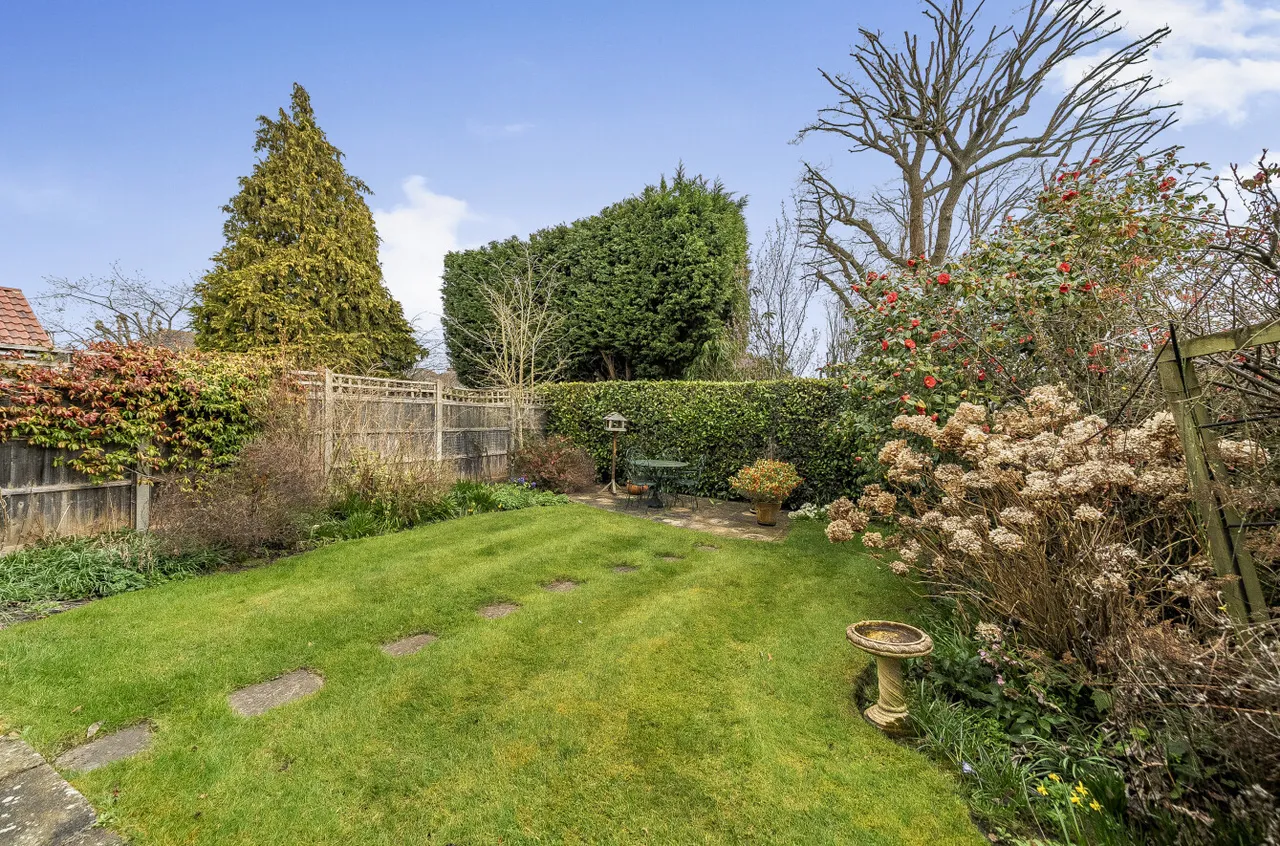 Revesby Close, West End, Woking, Surrey, GU24 9NT, photo 11