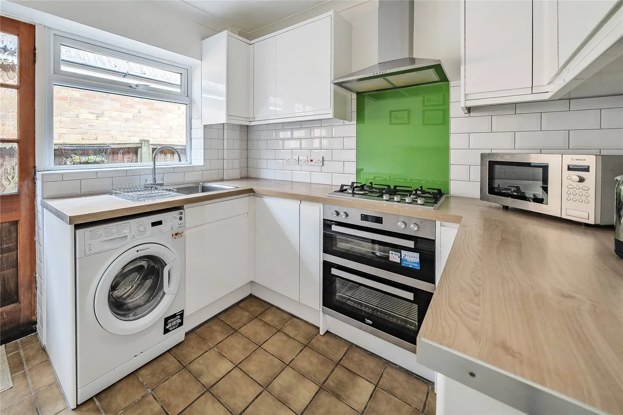 Revesby Close, West End, Woking, Surrey, GU24 9NT, photo 4