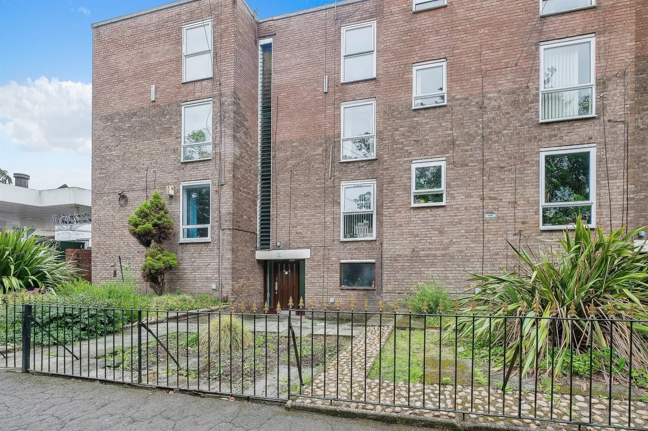 Grassendale Court, Liverpool, L19, photo 7