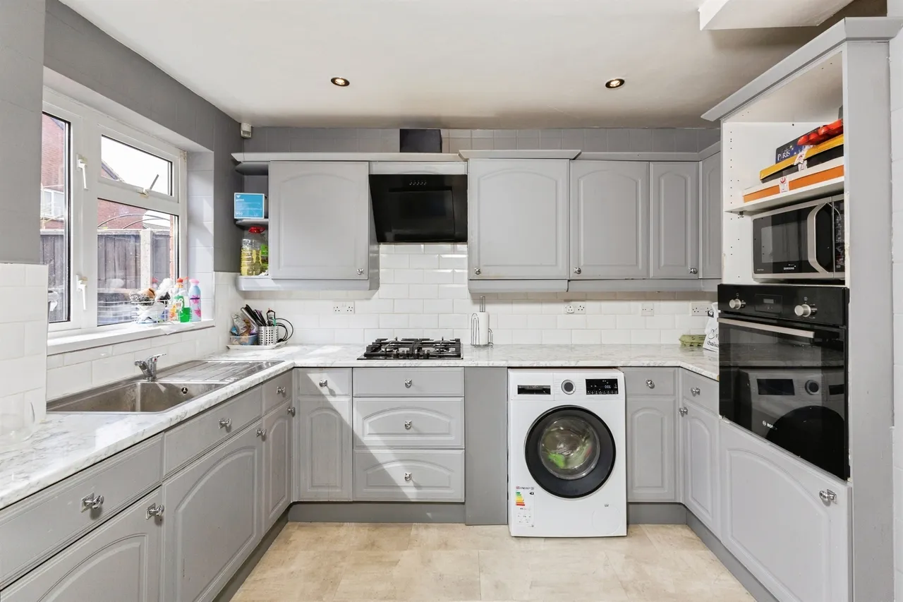 Easington Drive, Lower Earley, RG6, photo 2