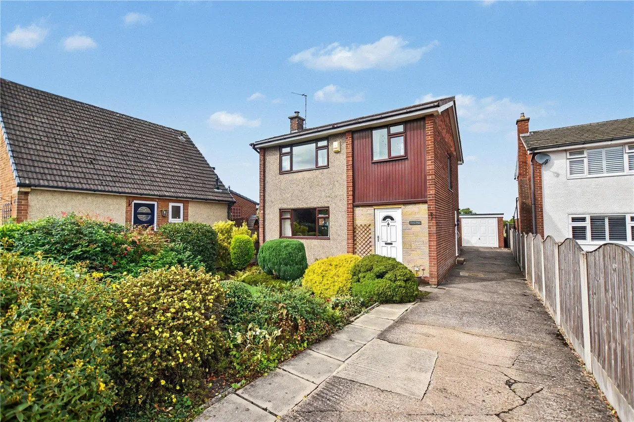 4 bed house for sale, The Roundway, Morley, LS27