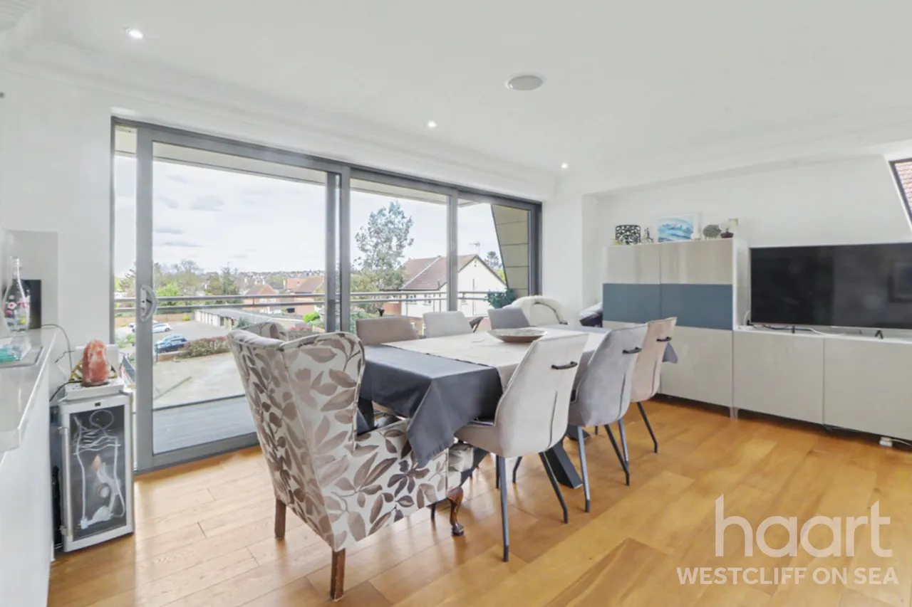 The Leas, Westcliff-On-Sea, SS0, photo 8
