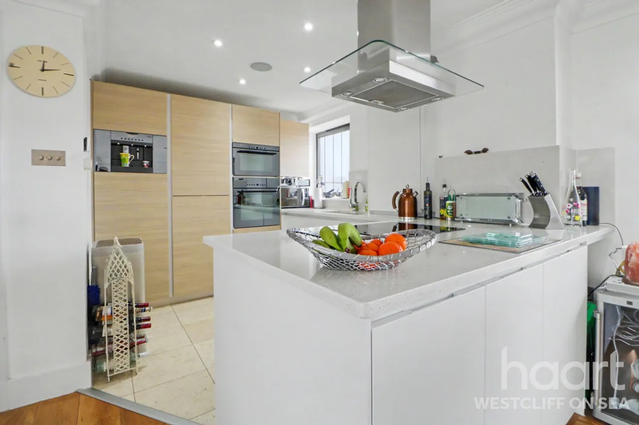 The Leas, Westcliff-On-Sea, SS0, photo 4