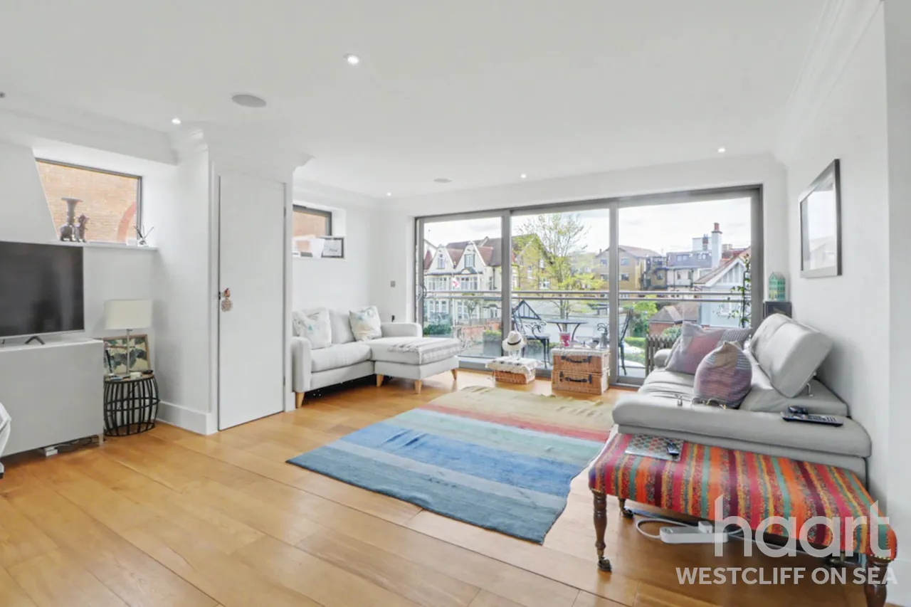 The Leas, Westcliff-On-Sea, SS0, photo 2