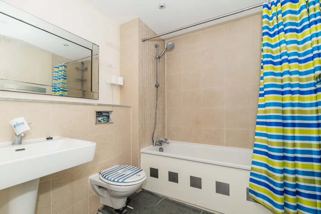 Woolwich Road, London, SE10, photo 4