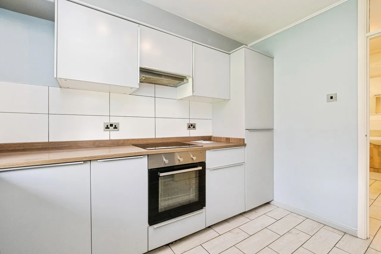 Chigwell Road, Woodford Green, IG8, photo 7