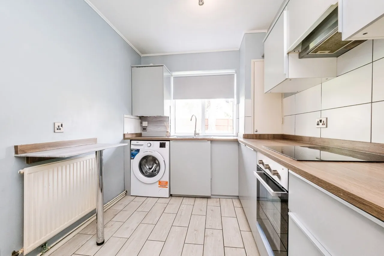 Chigwell Road, Woodford Green, IG8, photo 6