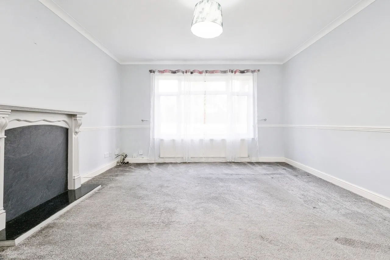 Chigwell Road, Woodford Green, IG8, photo 3