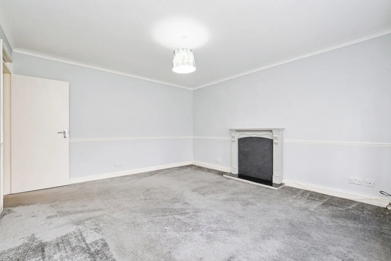 Chigwell Road, Woodford Green, IG8, photo 4