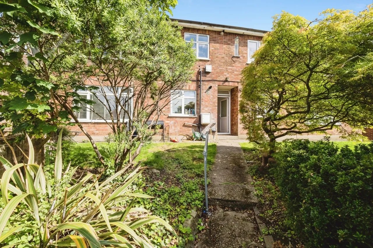 Chigwell Road, Woodford Green, IG8, photo 12