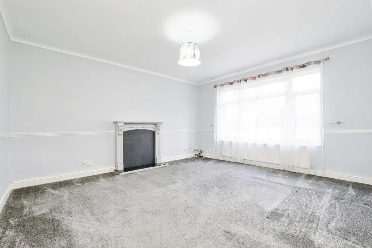 Chigwell Road, Woodford Green, IG8, photo 2