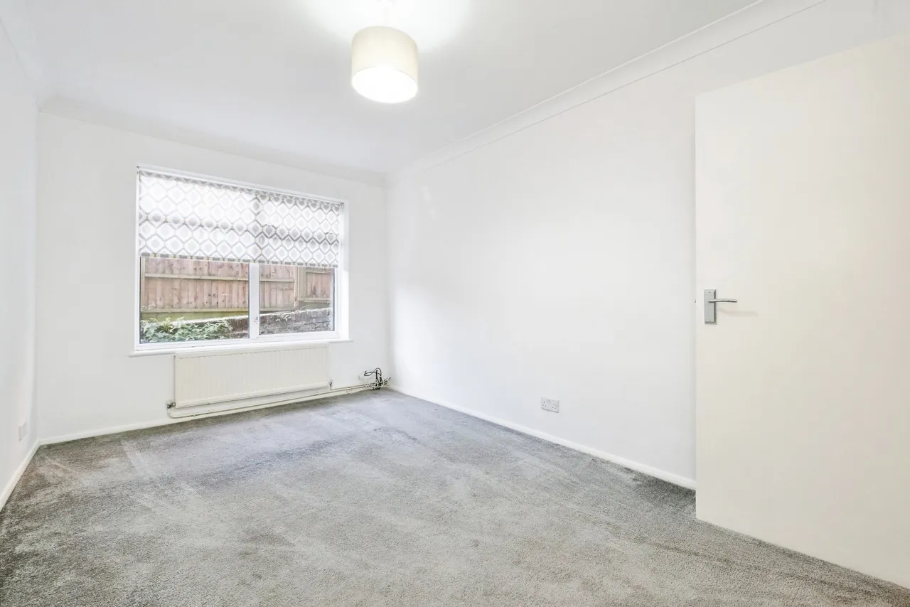 Chigwell Road, Woodford Green, IG8, photo 8