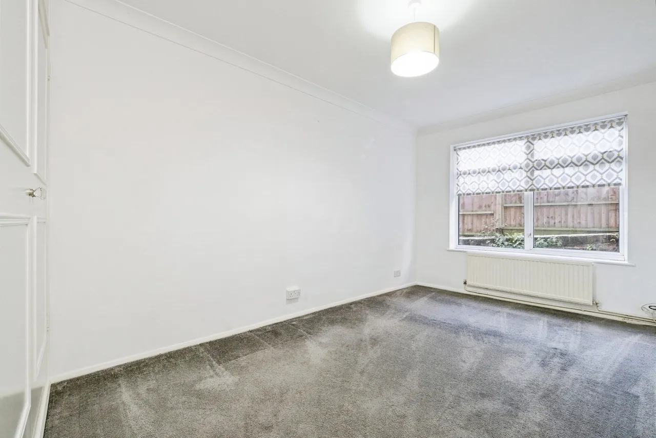 Chigwell Road, Woodford Green, IG8, photo 9