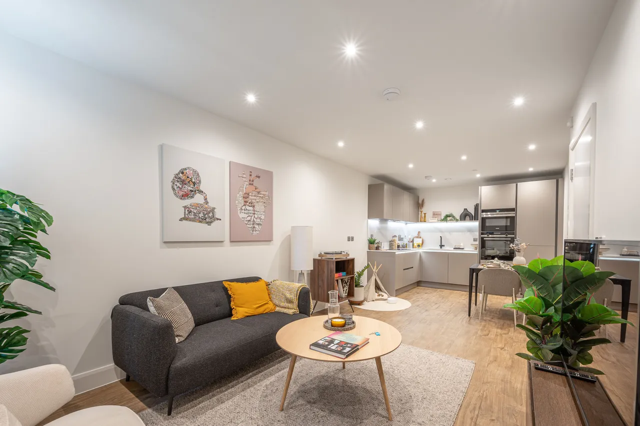 London, NW9, photo 6