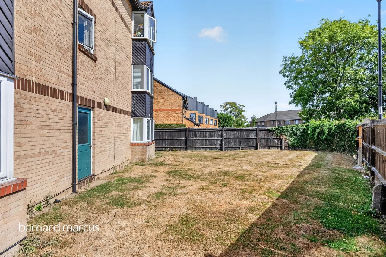 Coe Avenue, London, photo 11