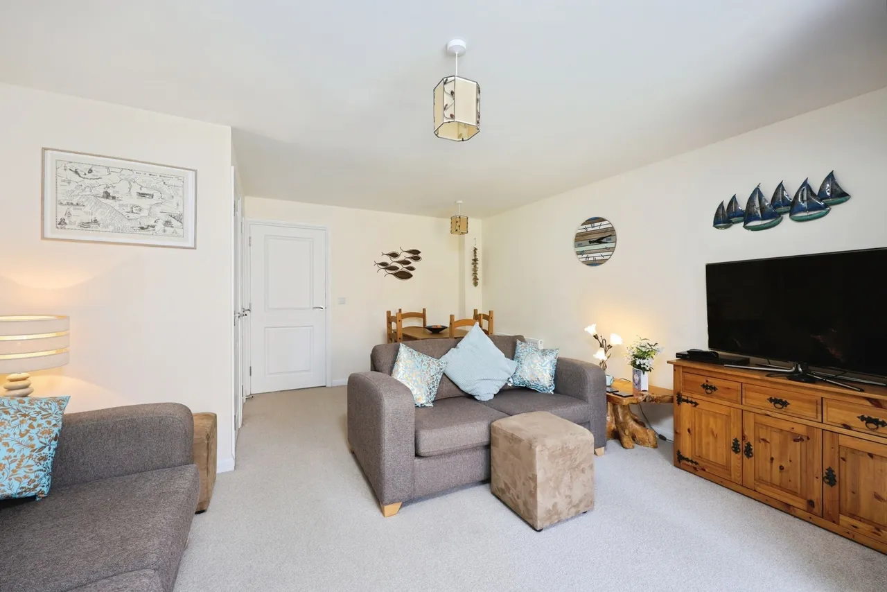 Beauchamp Drive, Newport, PO30, photo 8