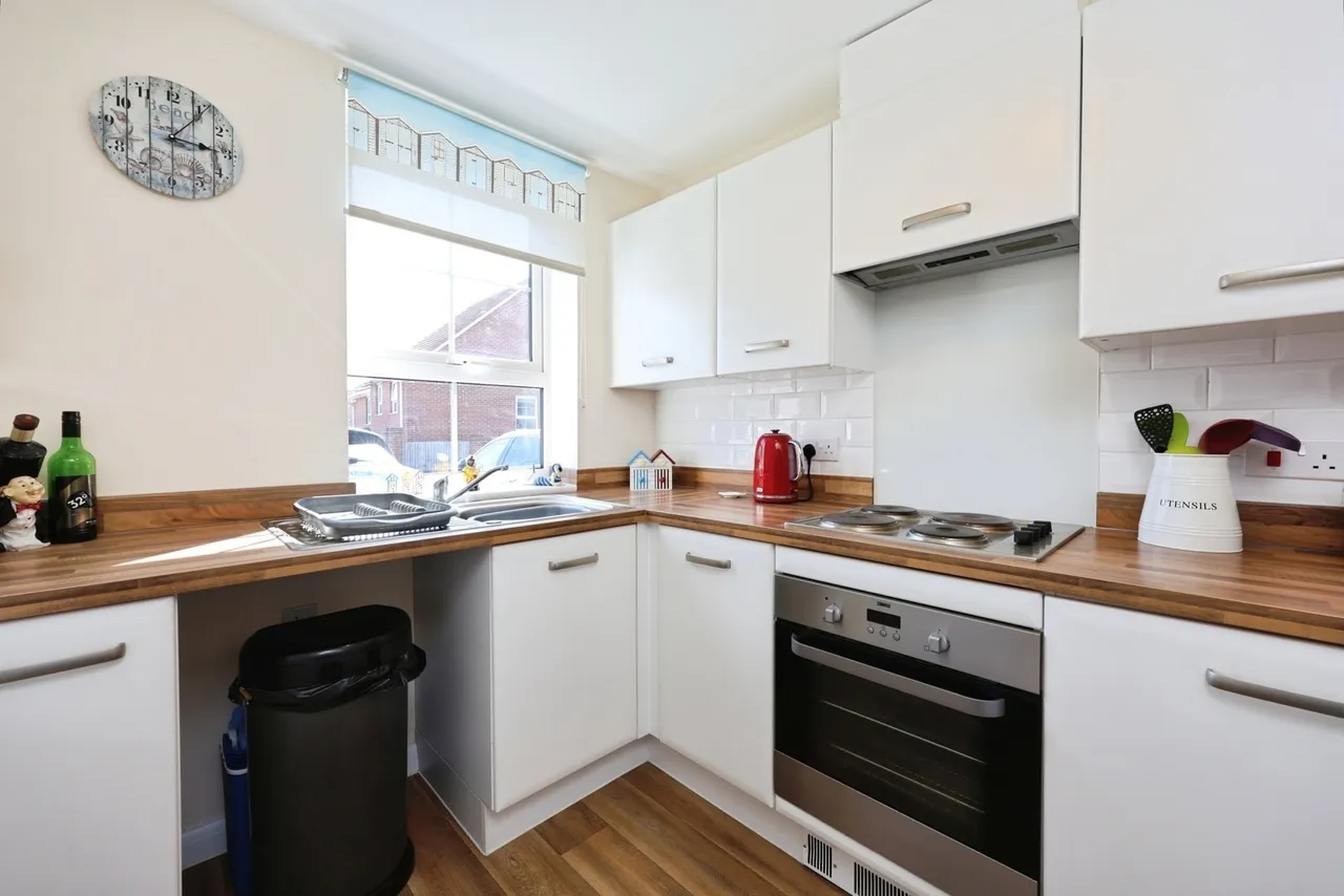 Beauchamp Drive, Newport, PO30, photo 10