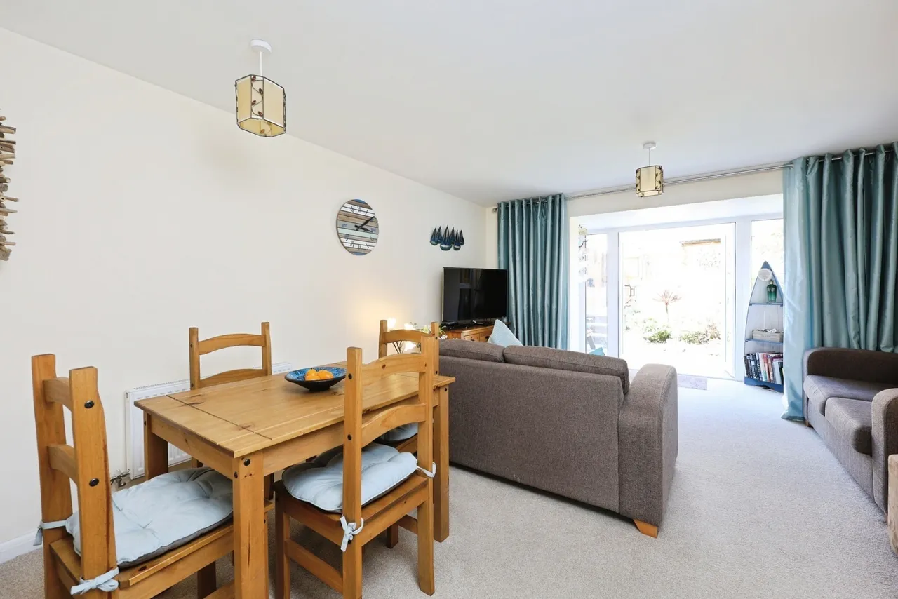Beauchamp Drive, Newport, PO30, photo 7